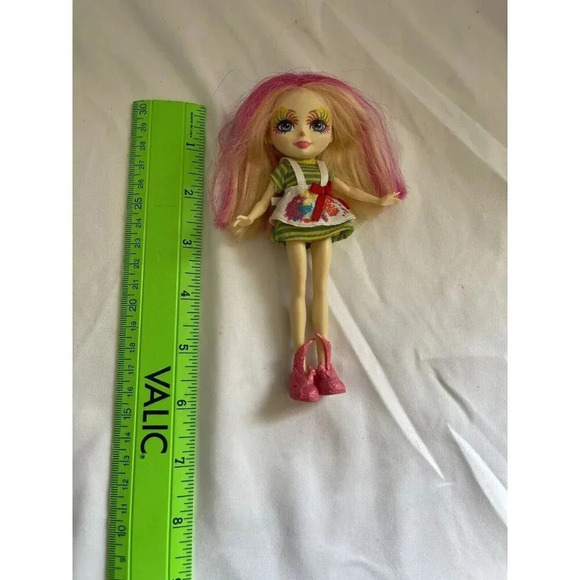 2018 Mattel Peeki Parrot 6” Enchantamals Doll - Picture 3 of 6